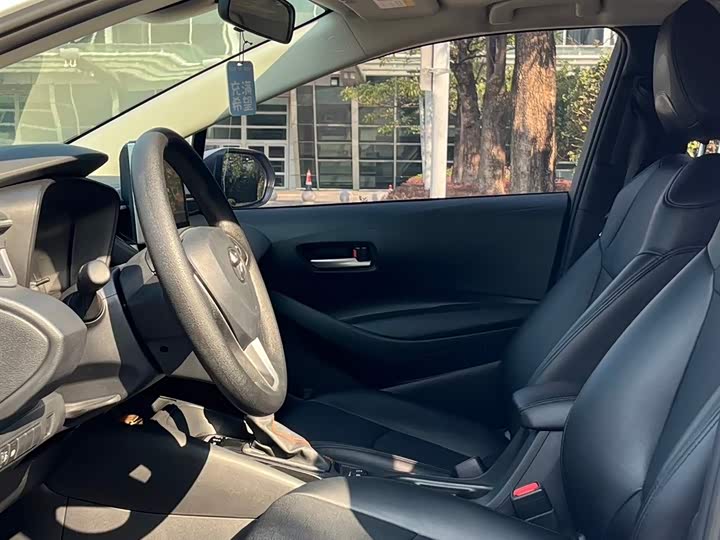 Фото 7 - Toyota Corolla