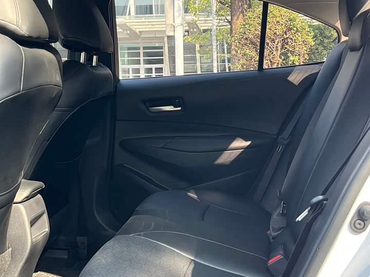 Фото 8 - Toyota Corolla