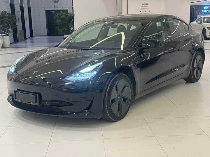 Фото 1 - Tesla Model 3