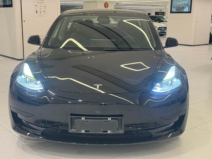 Фото 2 - Tesla Model 3