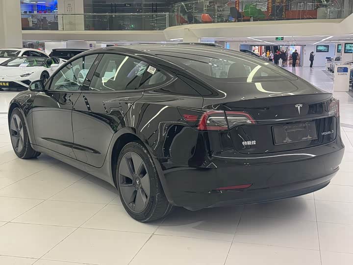 Фото 9 - Tesla Model 3