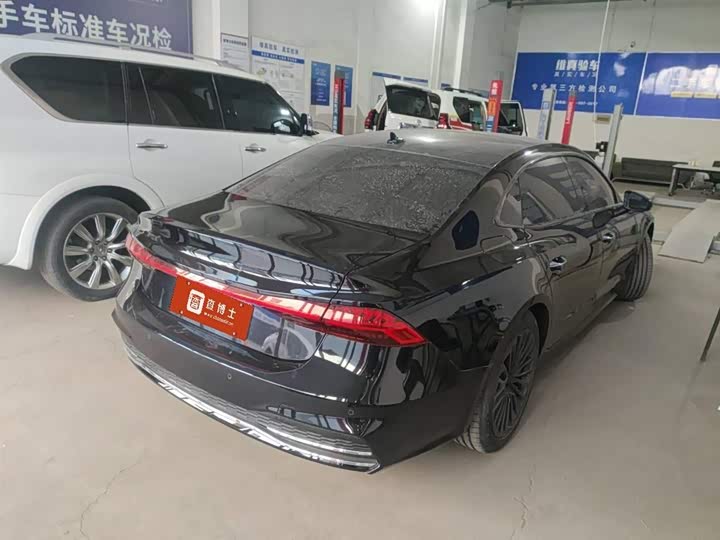 Zdjęcie 4 - Audi A7L