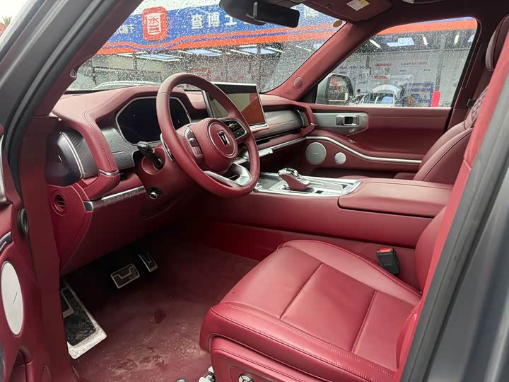 Фото 3 - Tank 700 Hybrid