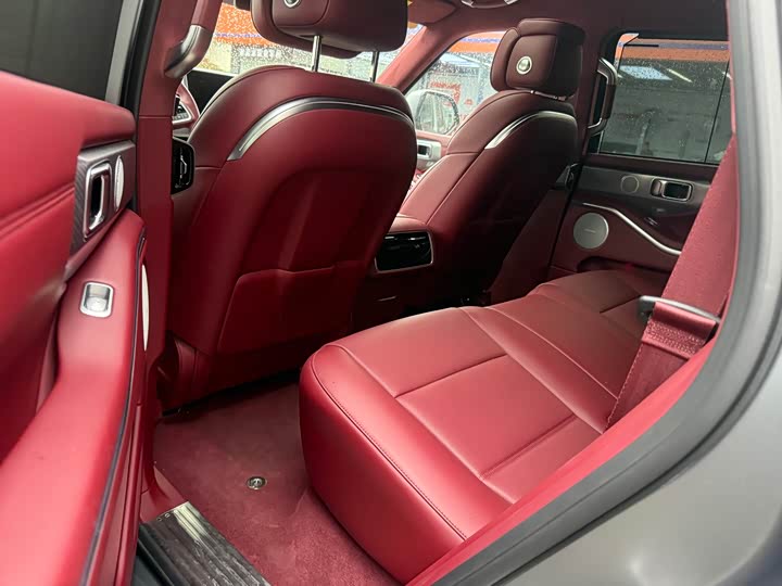 Фото 4 - Tank 700 Hybrid