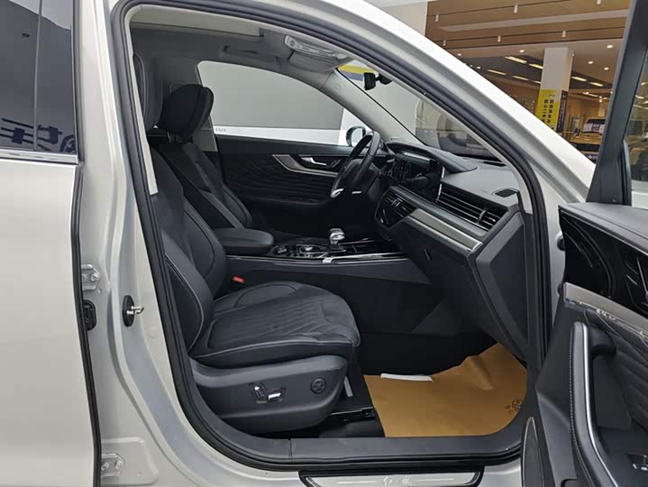 Photo 8 - Hongqi HS5