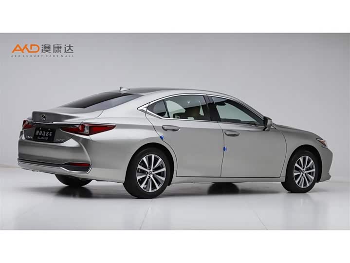 Фото 3 - Lexus ES
