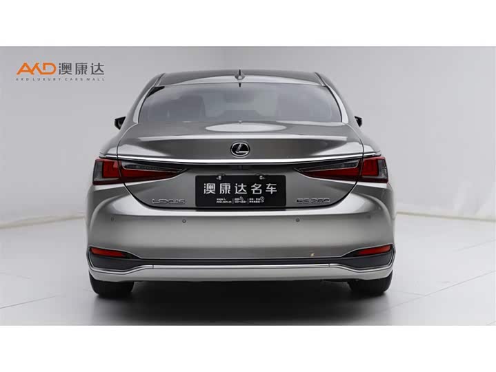 Фото 4 - Lexus ES