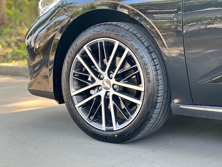 Фото 7 - Geely Emgrand