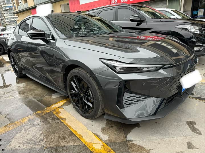 Фото 3 - Changan UNI-V