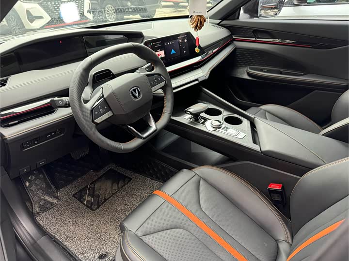 Фото 4 - Changan UNI-V