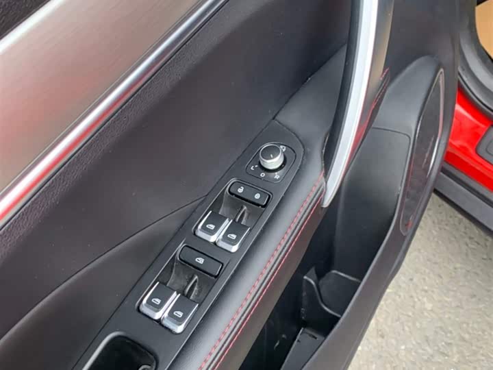 Фото 7 - Geely Coolray