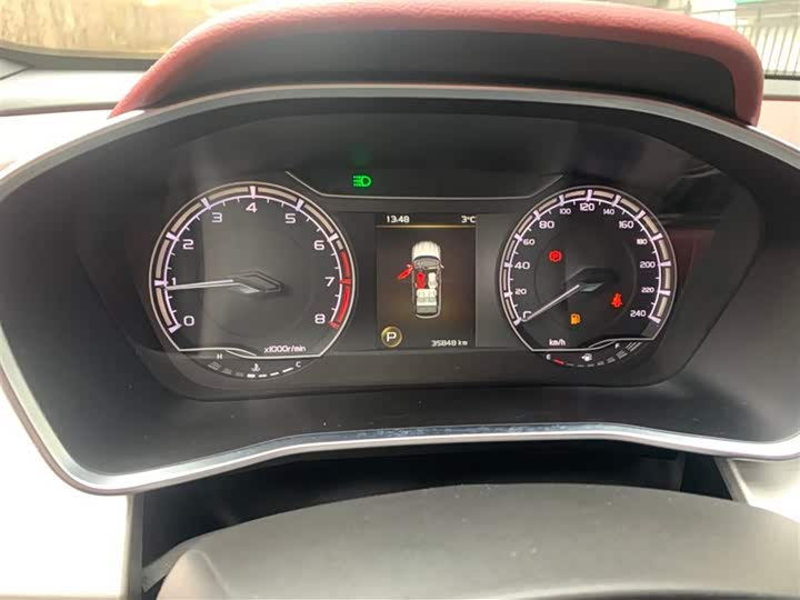 Фото 9 - Geely Coolray