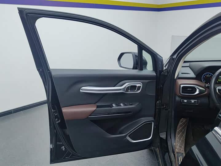 Фото 7 - Geely Okavango