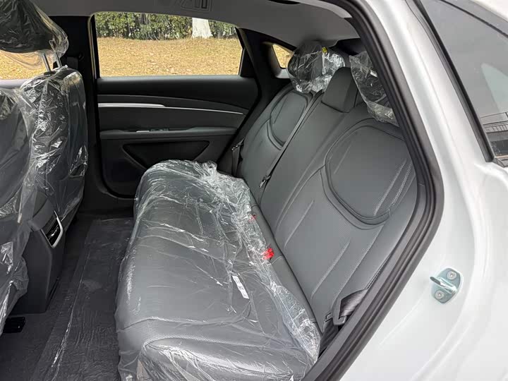 Фото 9 - XPeng Mona M03