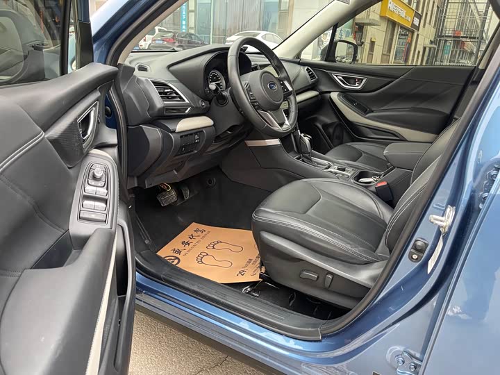 Фото 9 - Subaru Forester