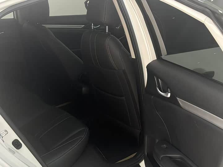 Фото 8 - Honda Civic