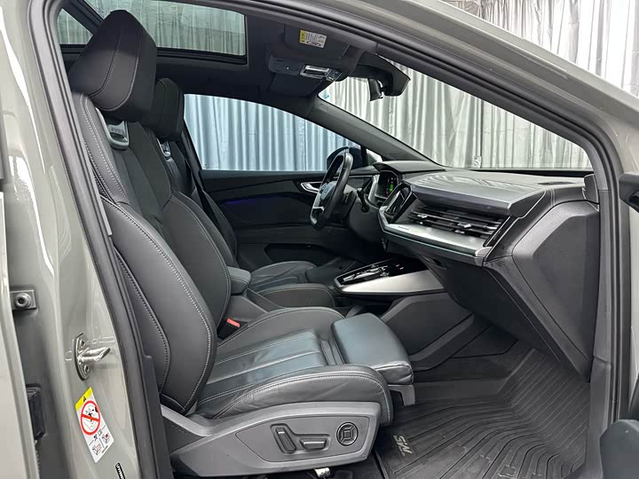 Photo 7 - Audi Q4 e-tron