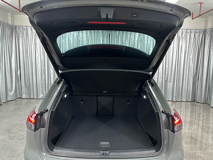 Photo 8 - Audi Q4 e-tron