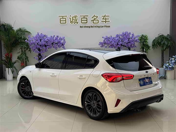 Фото 8 - Ford Focus