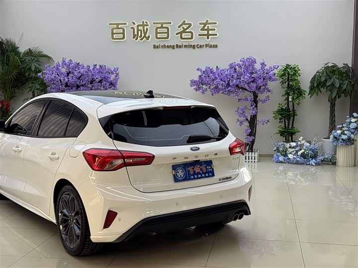 Фото 9 - Ford Focus