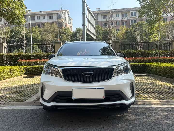 Фото 2 - Geely Emgrand