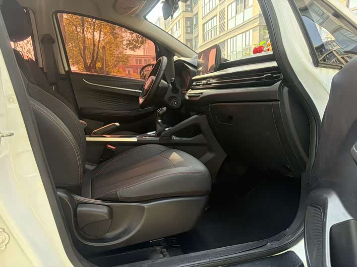 Фото 4 - Geely Emgrand