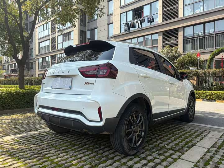 Фото 7 - Geely Emgrand