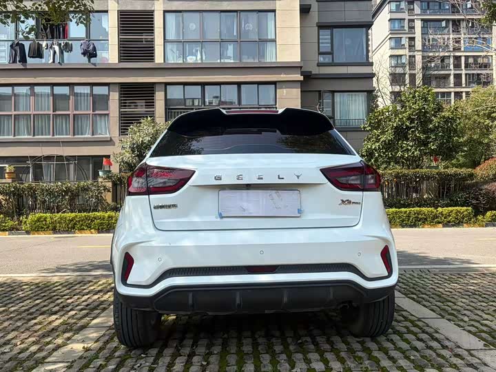 Фото 8 - Geely Emgrand