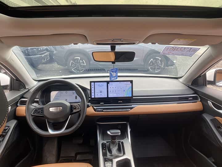 Фото 4 - Geely Emgrand