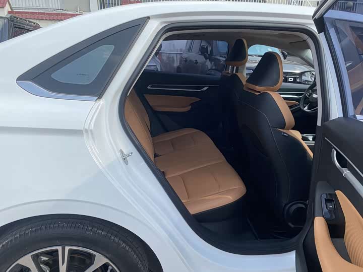 Фото 6 - Geely Emgrand