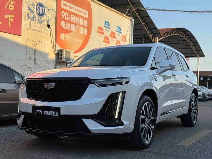 Фото 1 - Cadillac XT6