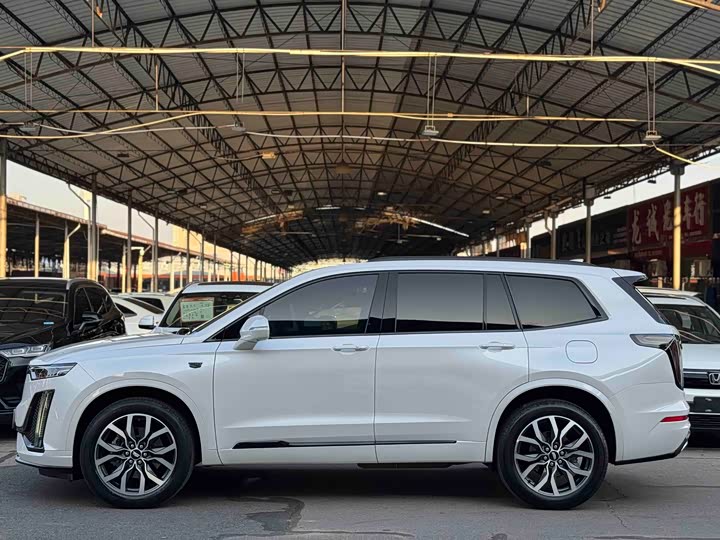 Фото 4 - Cadillac XT6