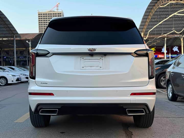 Фото 6 - Cadillac XT6