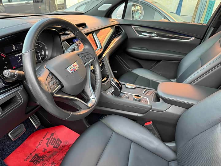 Фото 8 - Cadillac XT6