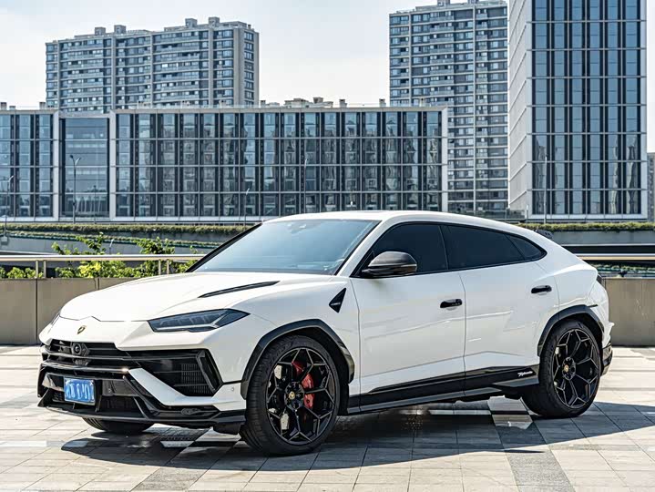 Фото 1 - Lamborghini Urus