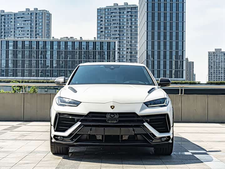 Фото 2 - Lamborghini Urus