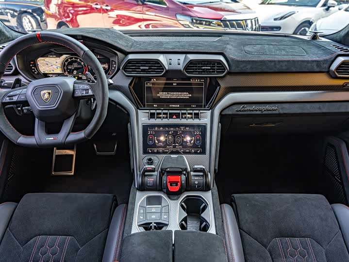 Фото 3 - Lamborghini Urus