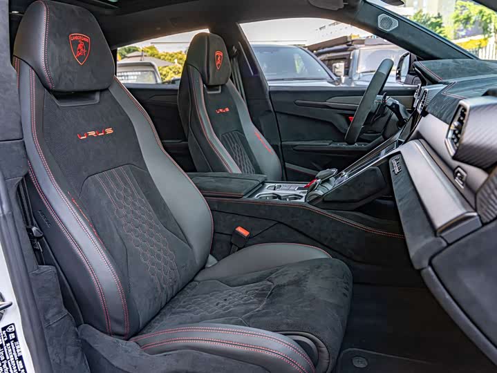 Фото 5 - Lamborghini Urus