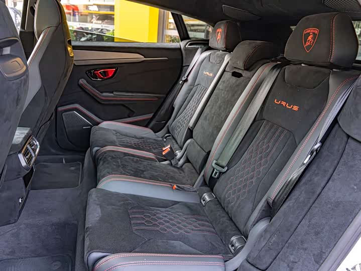 Фото 6 - Lamborghini Urus