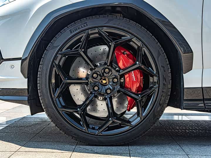 Фото 8 - Lamborghini Urus