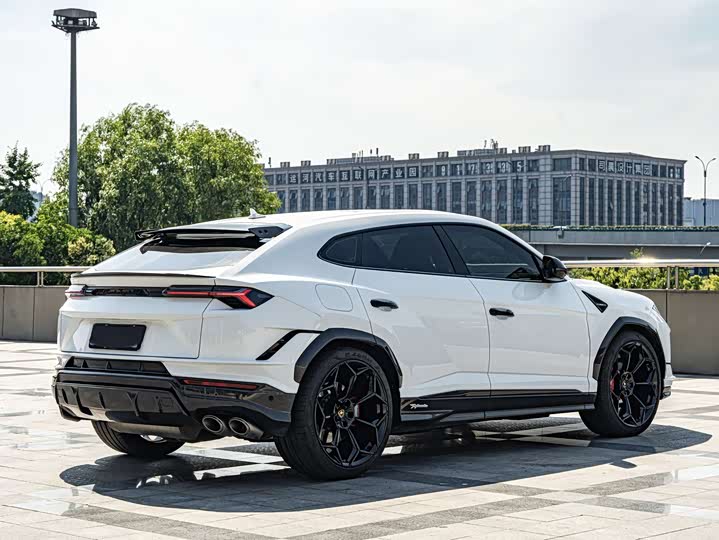 Фото 9 - Lamborghini Urus