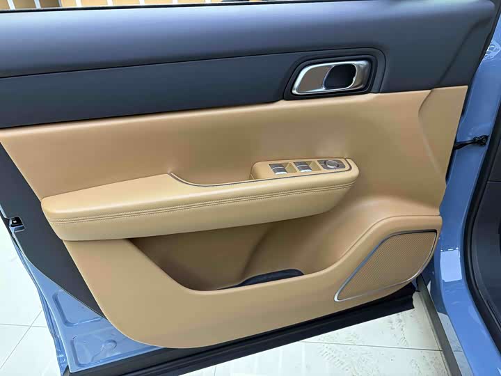 Фото 5 - LiXiang One