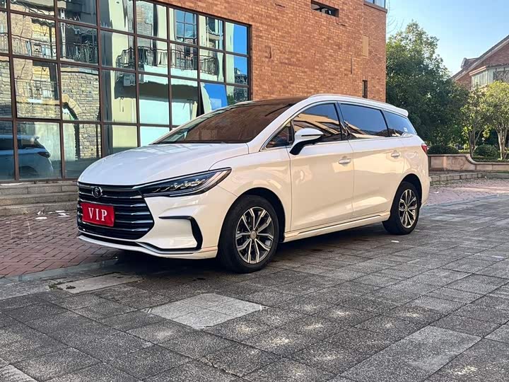 Фото 1 - BYD Song Max