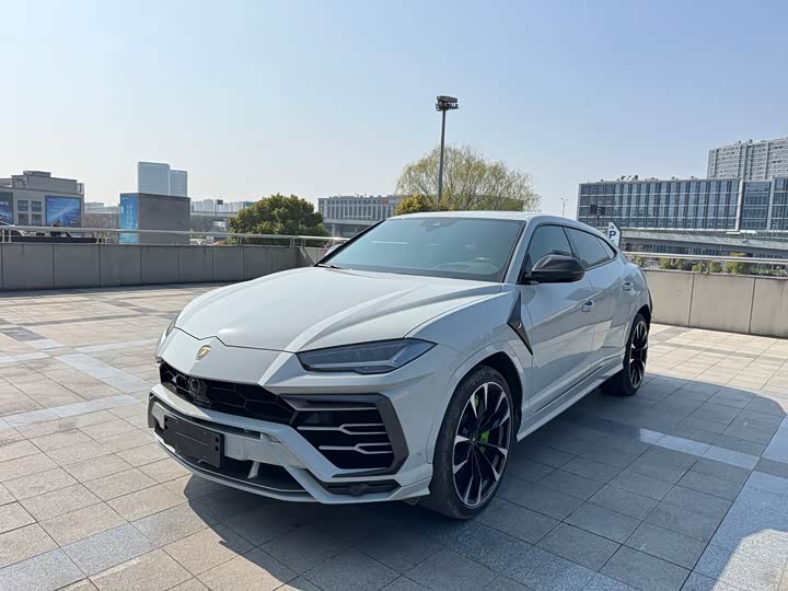 Фото 1 - Lamborghini Urus