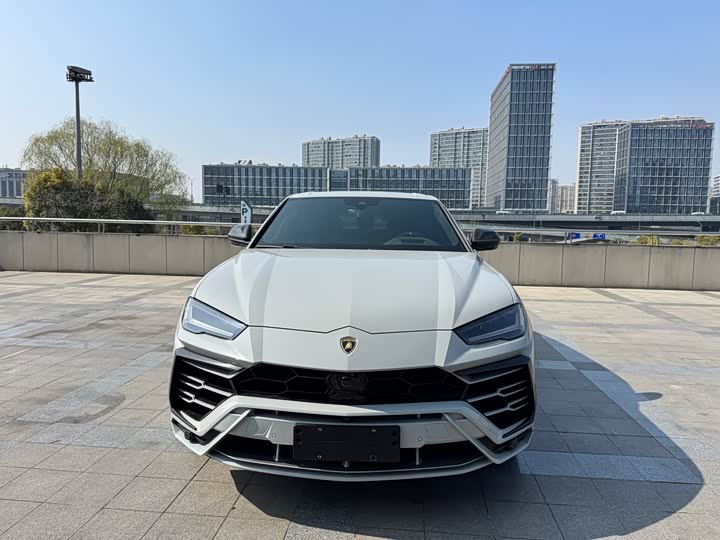 Фото 2 - Lamborghini Urus