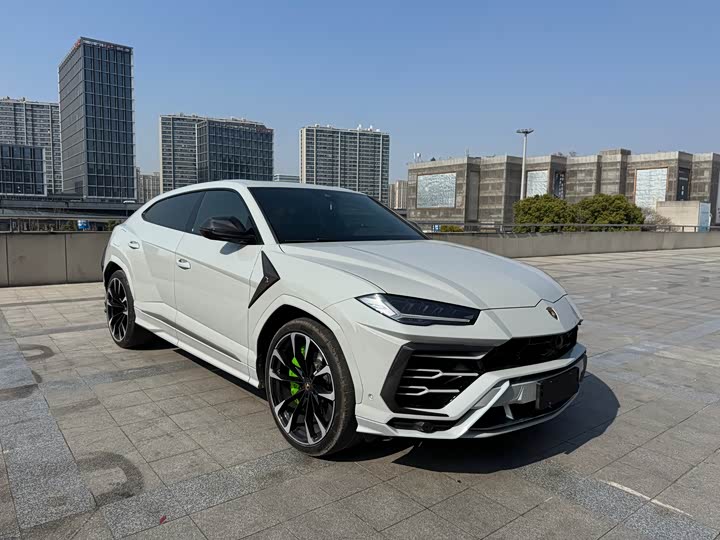 Фото 3 - Lamborghini Urus