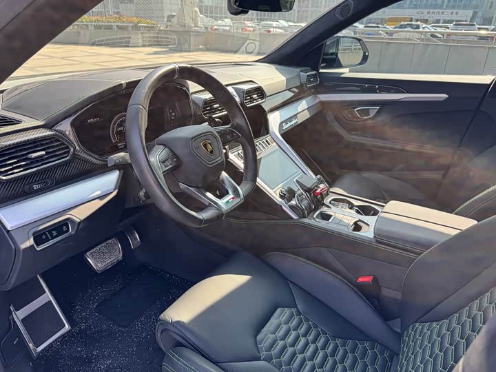 Фото 5 - Lamborghini Urus