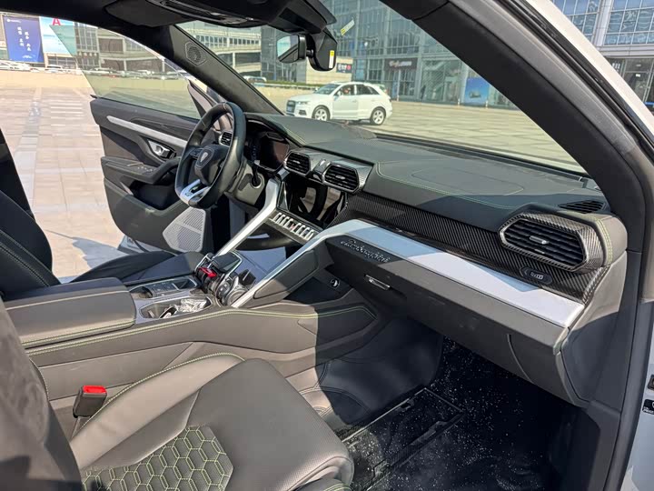 Фото 6 - Lamborghini Urus