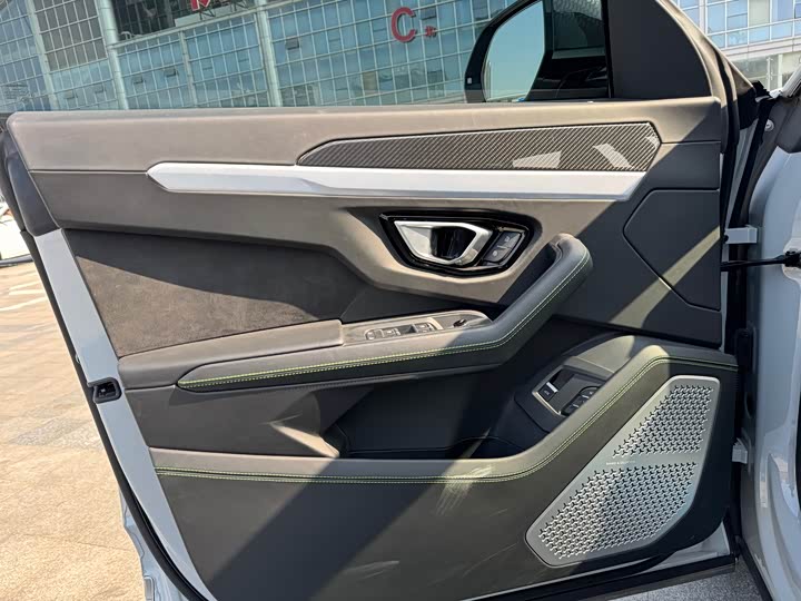 Фото 9 - Lamborghini Urus