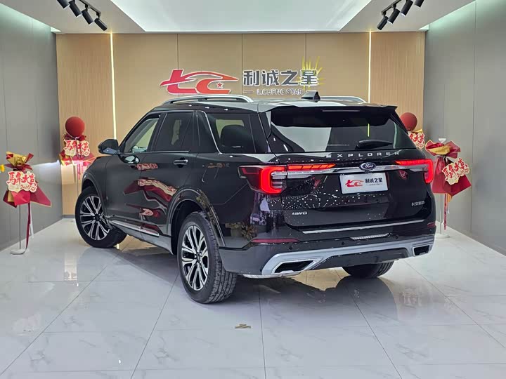 Photo 5 - Ford Explorer